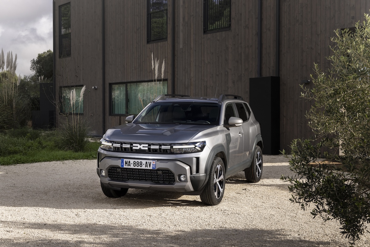 Dacia Duster, più tecnologia utile tra display, USB-C e wireless