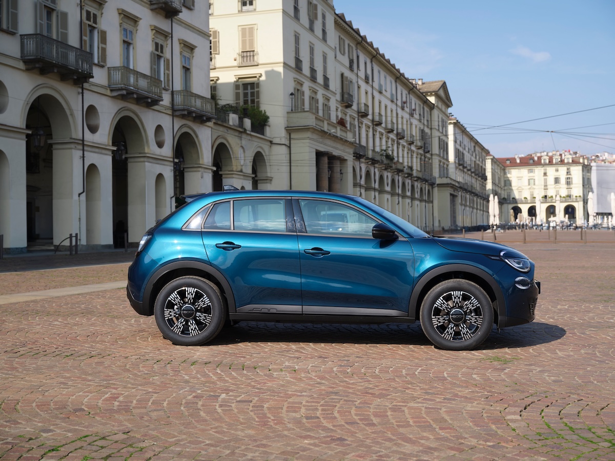 Fiat 600 torna anche a benzina: cosa cambia davvero in gamma