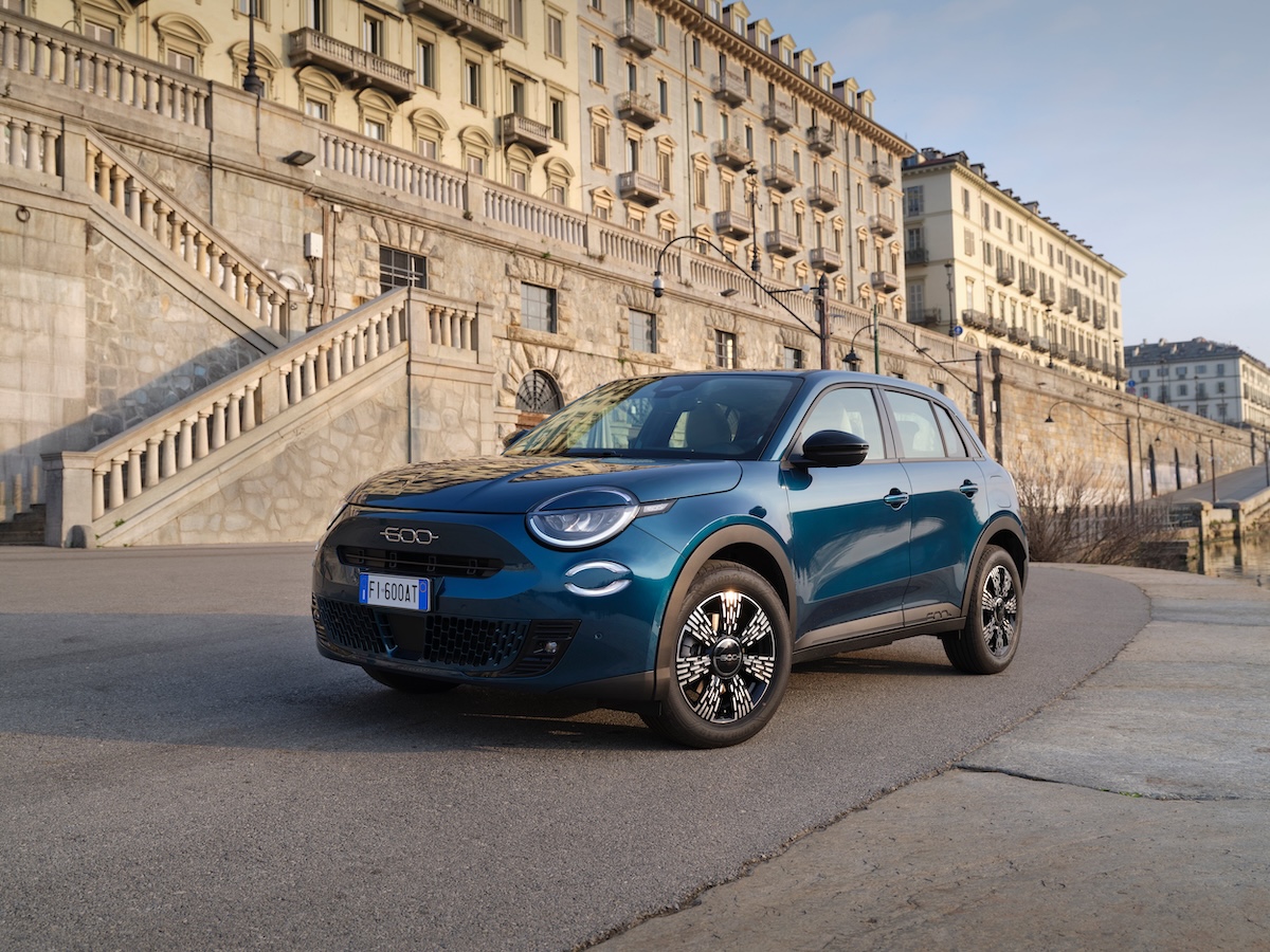 Fiat 600 torna anche a benzina: cosa cambia davvero in gamma