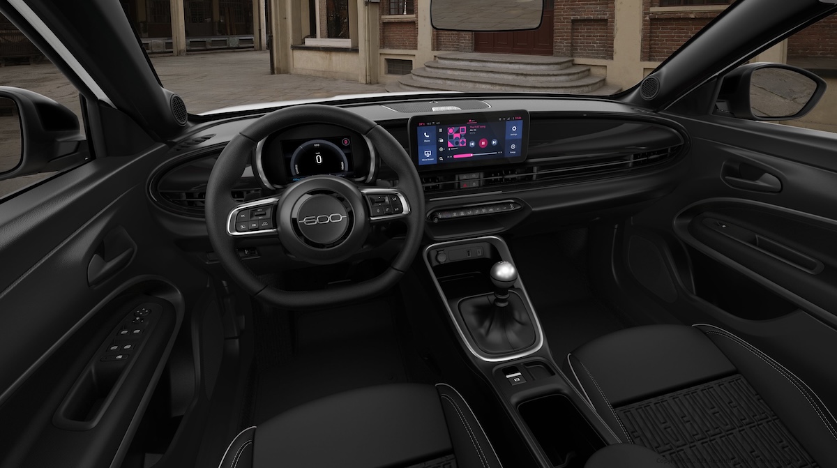 Fiat 600 torna anche a benzina: cosa cambia davvero in gamma