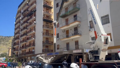 Gru si spezza, operai precipitano nel vuoto: due morti a Palermo