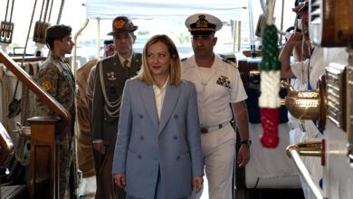 Iran, viaggio a sorpresa di Meloni nel Golfo Persico: “Missione in Arabia, Qatar ed Emirati per la sicurezza energetica”