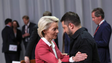 Biennale di Venezia, la riapertura del padiglione russo fa infuriare Bruxelles: a rischio la revoca di due milioni di euro di finanziamenti