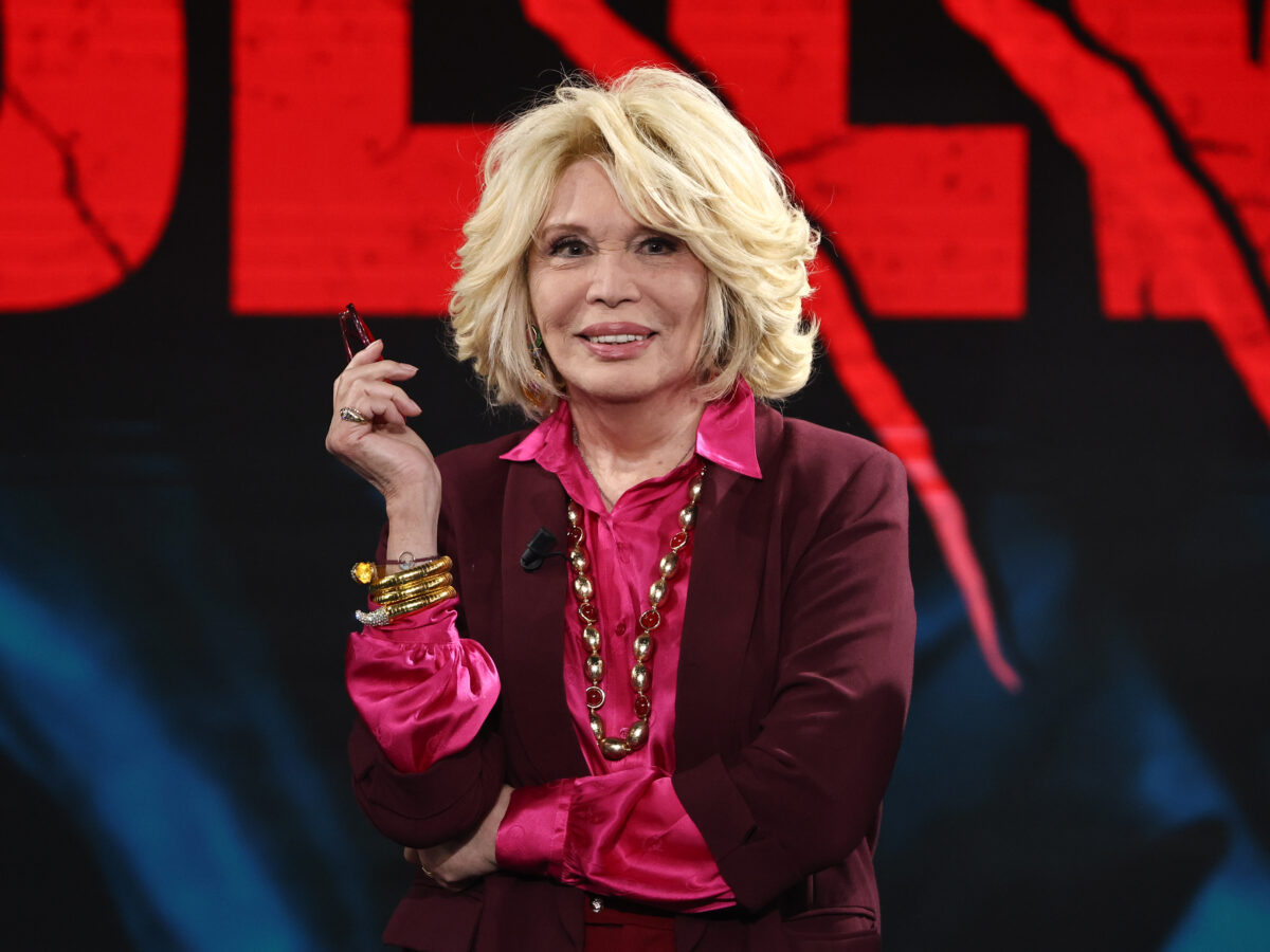 Belve riparte da Amanda Lear: i racconti su Dalì, Bowie e il marito morto in un incendio. Le anticipazioni della prima puntata Belve riparte da Amanda Lear: i racconti su Dalì, Bowie e il marito morto in un incendio. Le anticipazioni della prima puntata