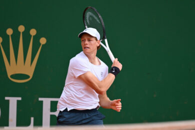 Tennis, Sinner travolge Humbert a Montecarlo con un netto 6-3, 6-0 e vola agli ottavi: ora aspetta Cerundolo o Machac