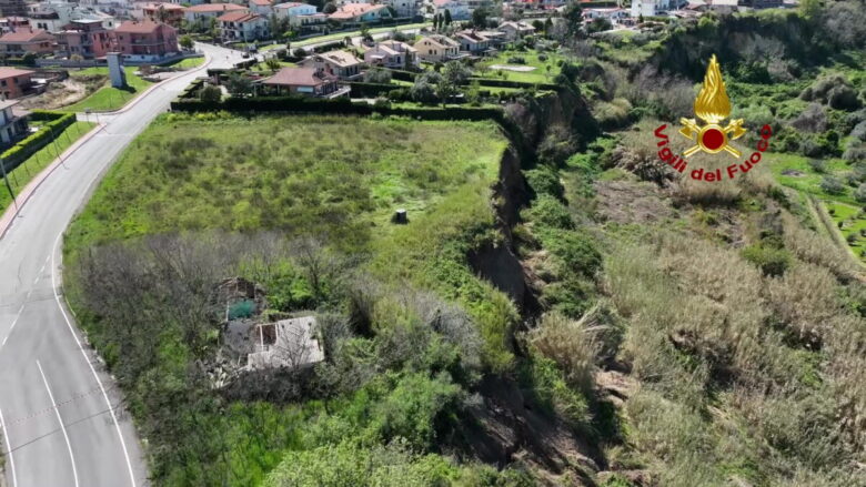 Petacciato, la frana in Molise (Foto Ipa)