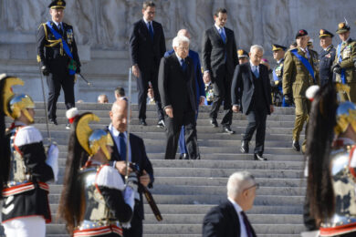 25 aprile, Mattarella: “Mossi da amor di Patria, non da ideologia”. Meloni: “Ricordiamo la sconfitta dell’oppressione fascista”