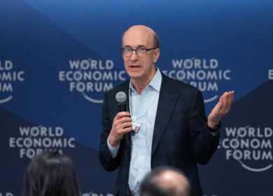 Guerra in Iran e crisi energetica, Rogoff: “Ondata di inflazione mondiale inevitabile, Trump ha smosso un nido di vespe”