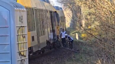 Scontro frontale tra due treni, grave incidente in Danimarca: diversi feriti. VIDEO