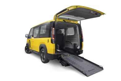 Kia e BraunAbility rilanciano il taxi accessibile con il PV5 WAV