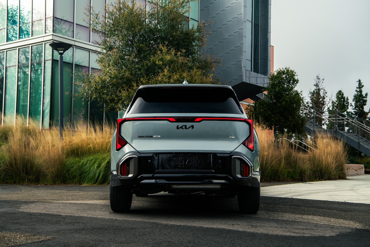 Kia Seltos 2027 debutta a New York con tre motorizzazioni