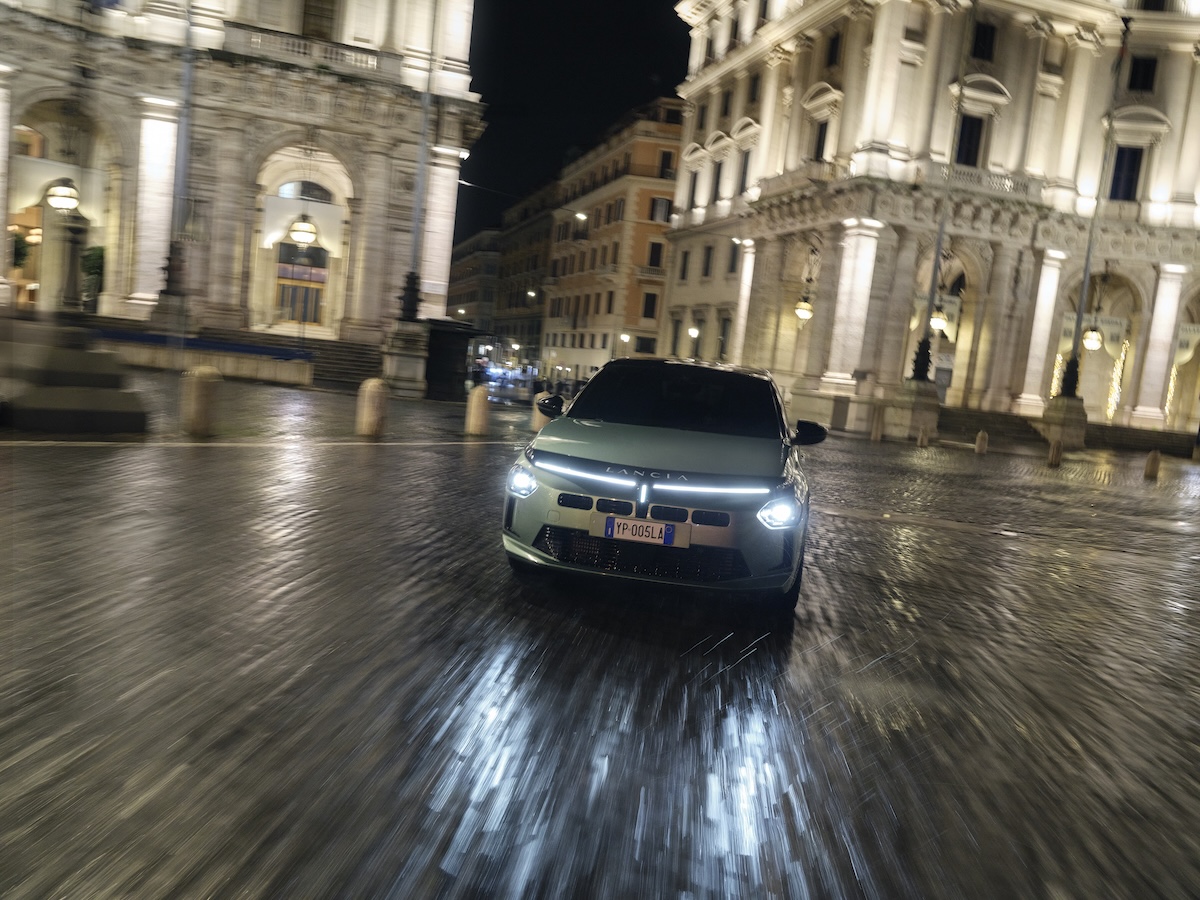 Lancia Ypsilon Turbo 100, torna il benzina manuale nella gamma