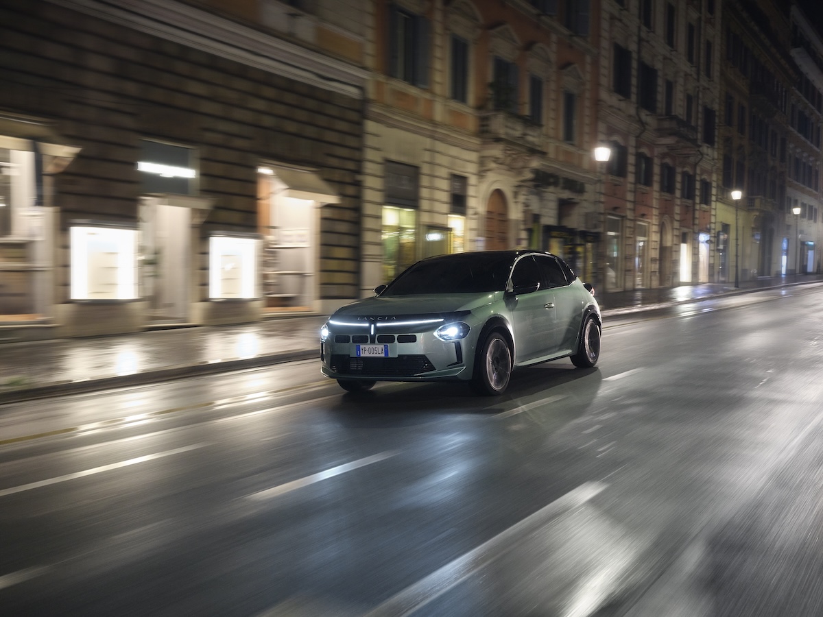 Lancia Ypsilon Turbo 100, torna il benzina manuale nella gamma