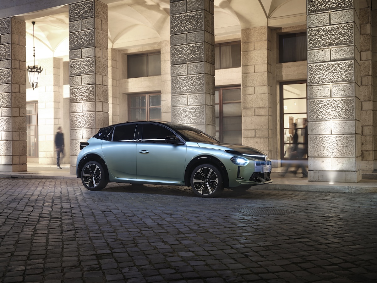 Lancia Ypsilon Turbo 100, torna il benzina manuale nella gamma