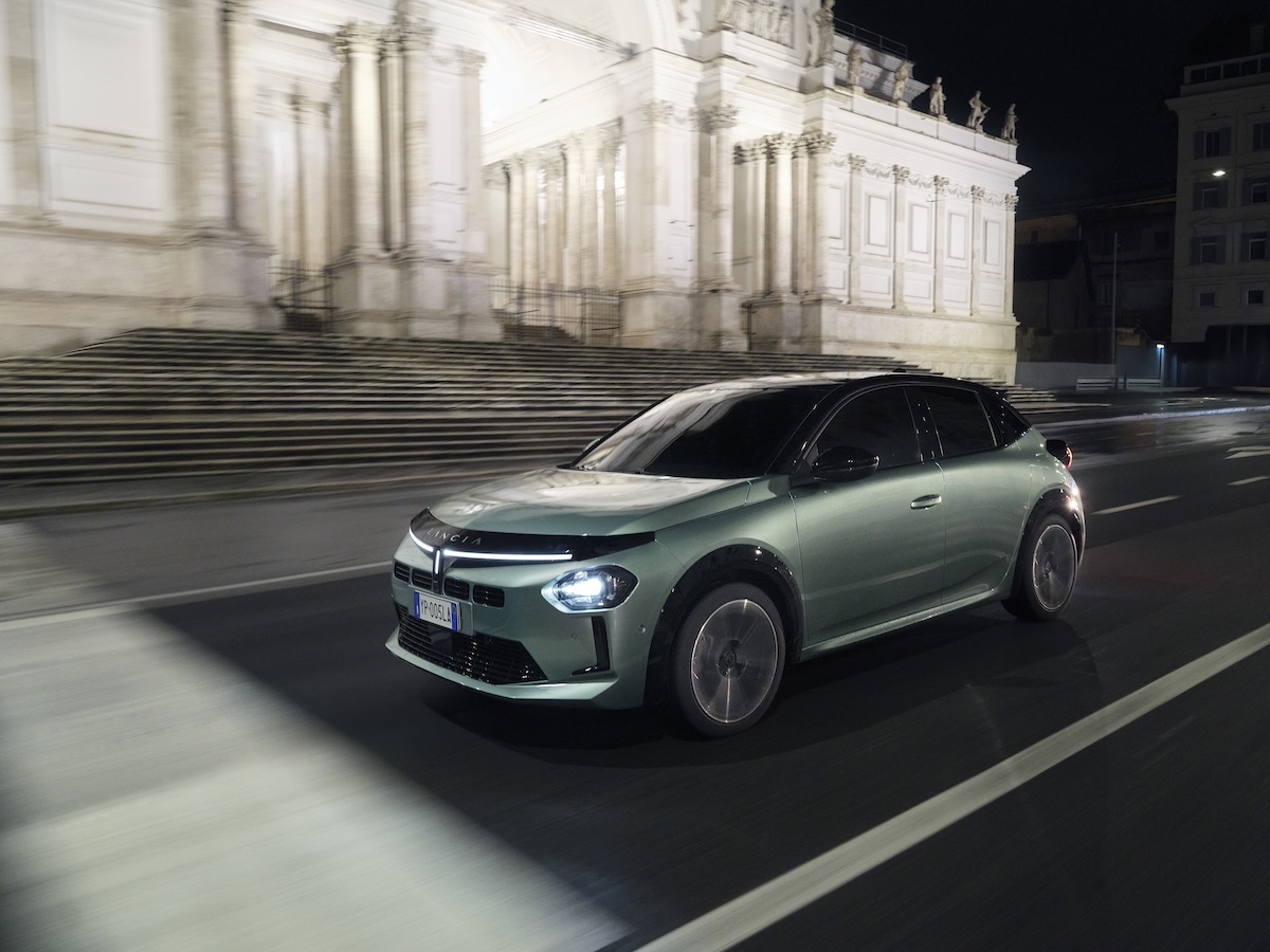 Lancia Ypsilon Turbo 100, torna il benzina manuale nella gamma