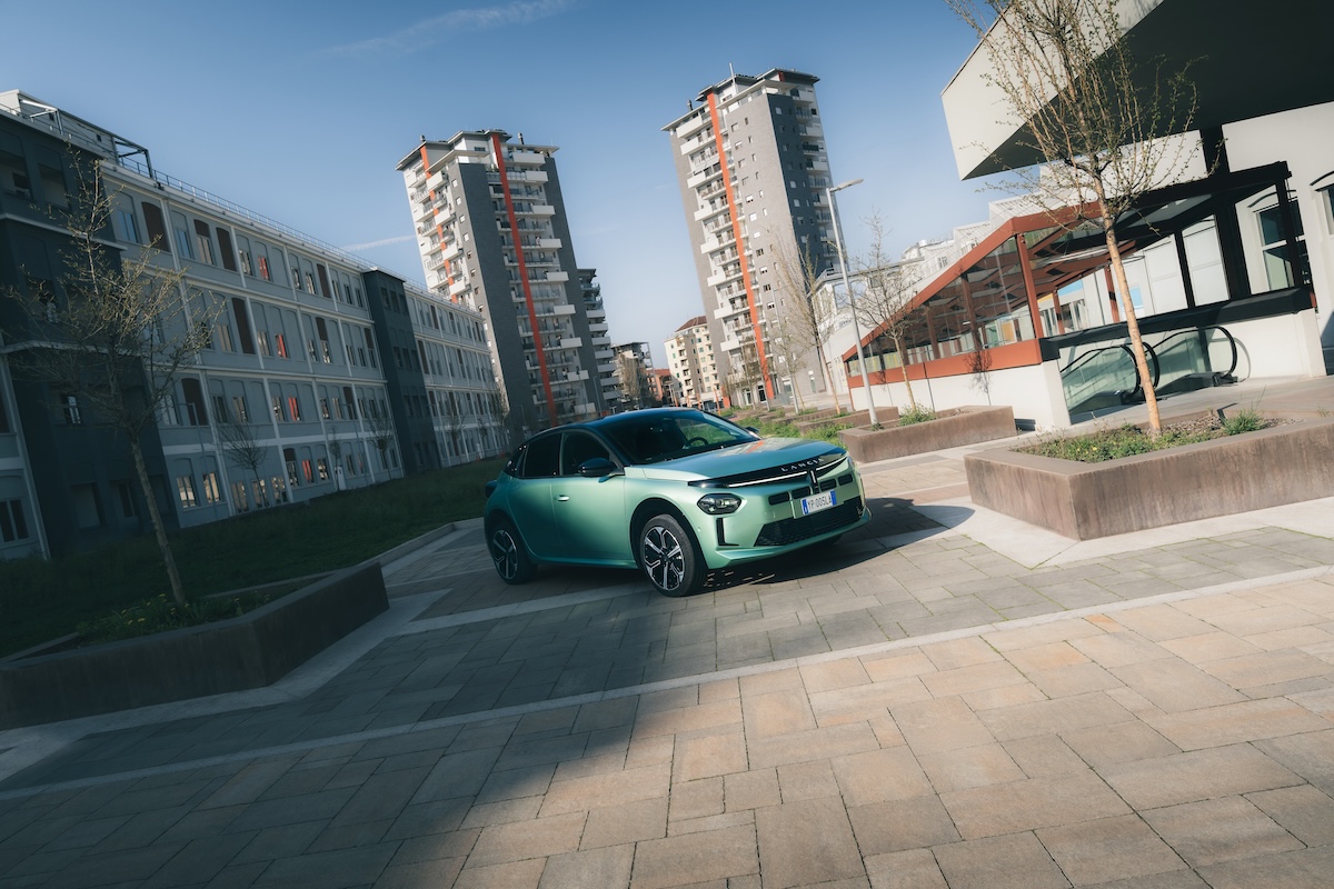 Lancia Ypsilon Turbo 100, torna il benzina manuale nella gamma