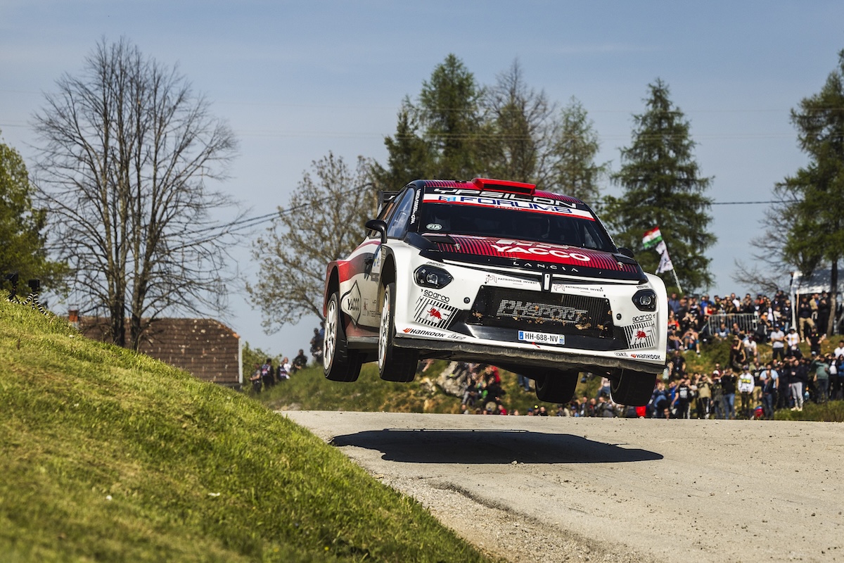 Lancia vince ancora nel WRC2: Rossel leader con Ypsilon