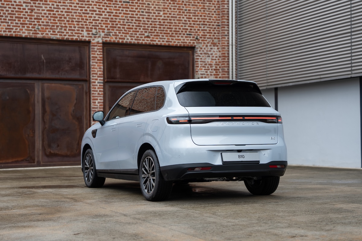 Leapmotor B10 REEV, il SUV ibrido che punta sulla concretezza