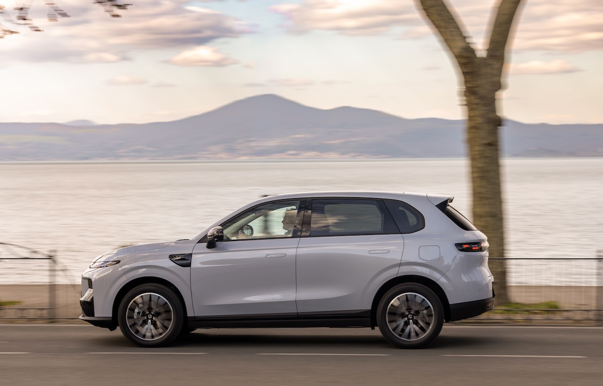 Leapmotor B10 REEV, il SUV ibrido che punta sulla concretezza