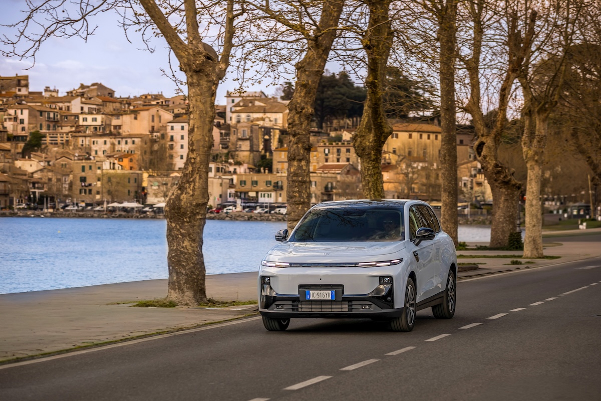 Leapmotor B10 REEV, il SUV ibrido che punta sulla concretezza