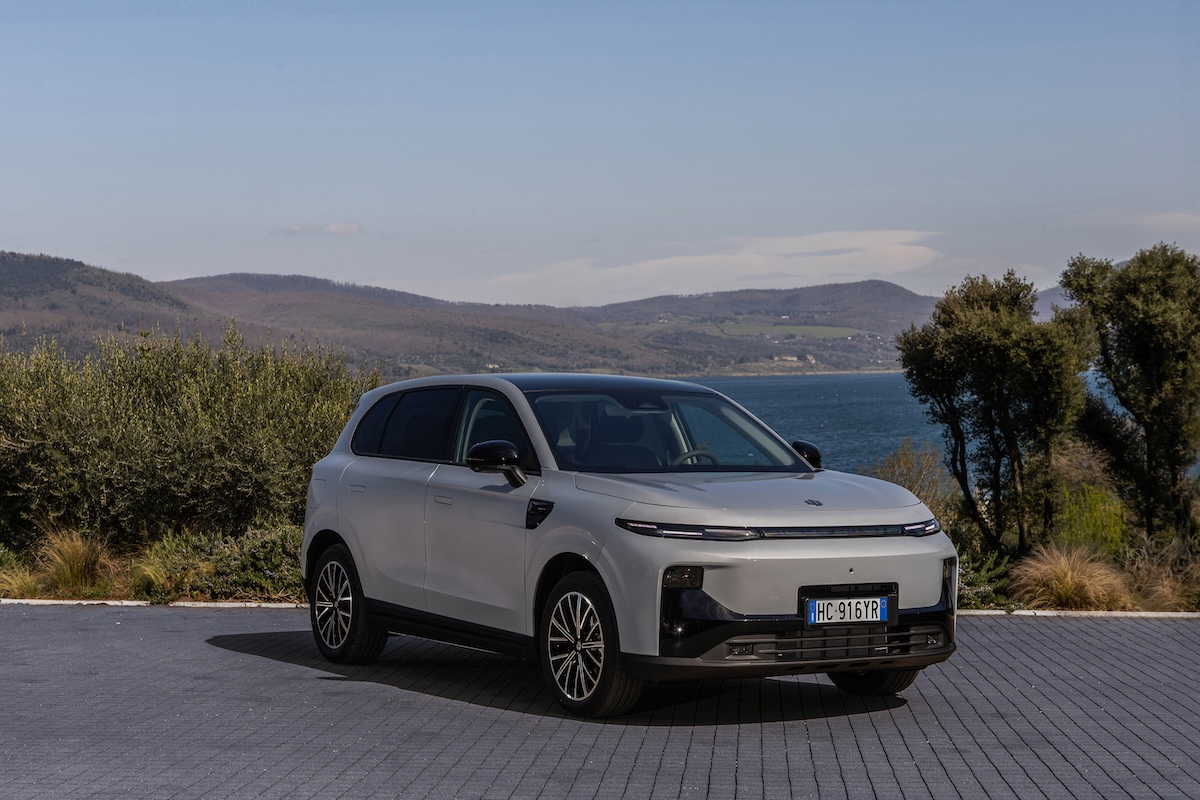 Leapmotor B10 REEV, il SUV ibrido che punta sulla concretezza