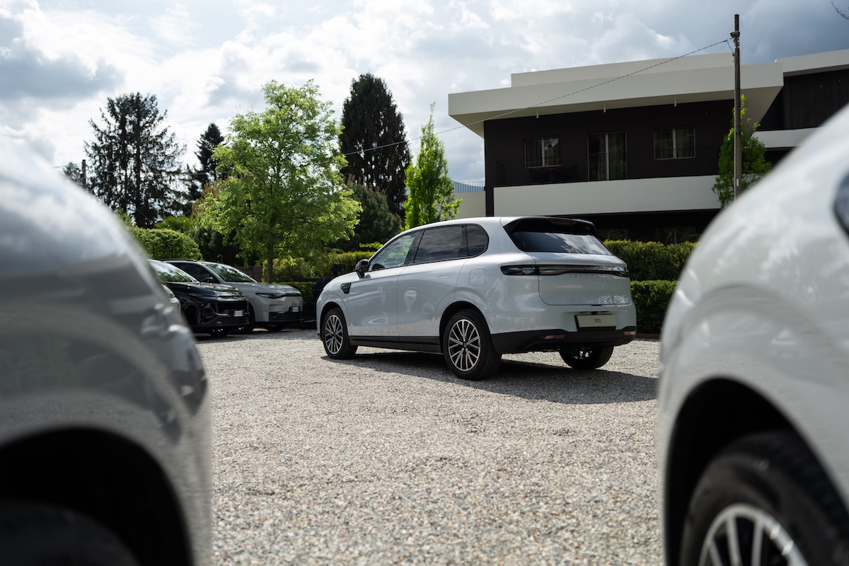 Leapmotor B10 REEV, il SUV ibrido che punta sulla concretezza