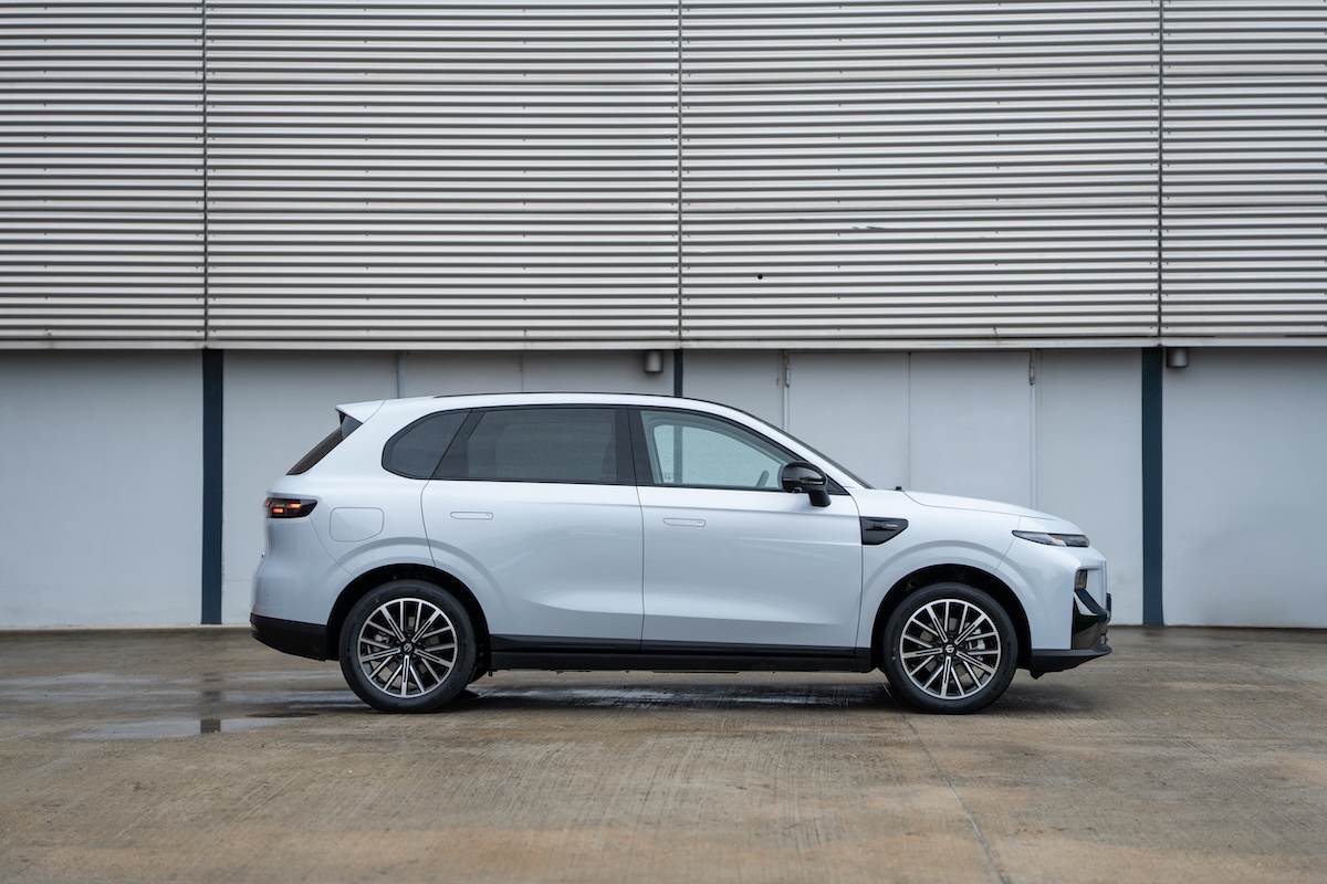 Leapmotor B10 REEV, il SUV ibrido che punta sulla concretezza