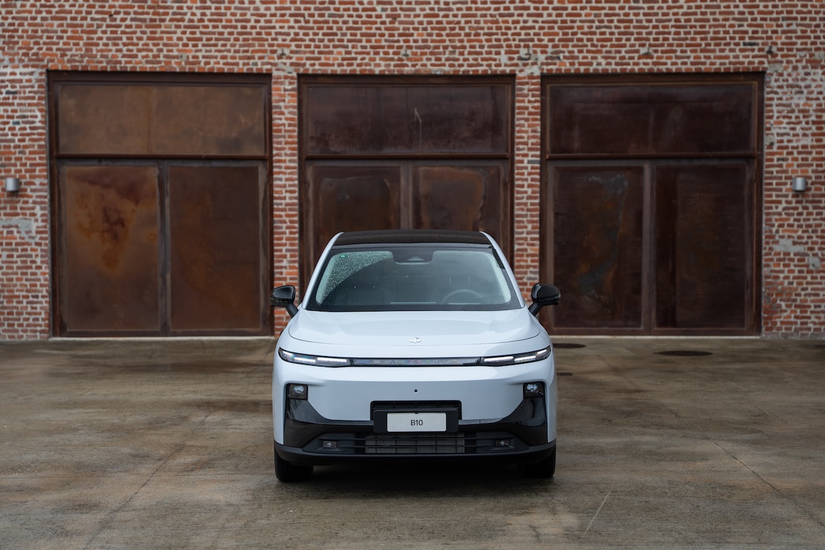 Leapmotor B10 REEV, il SUV ibrido che punta sulla concretezza