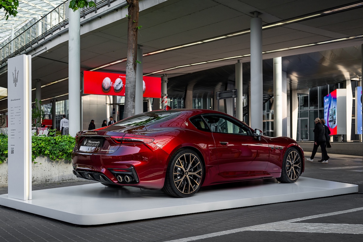 Salone del Mobile 2026, Maserati porta in scena il suo lusso.