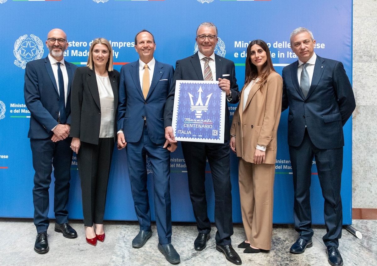 Maserati celebra il Tridente con un francobollo storico 