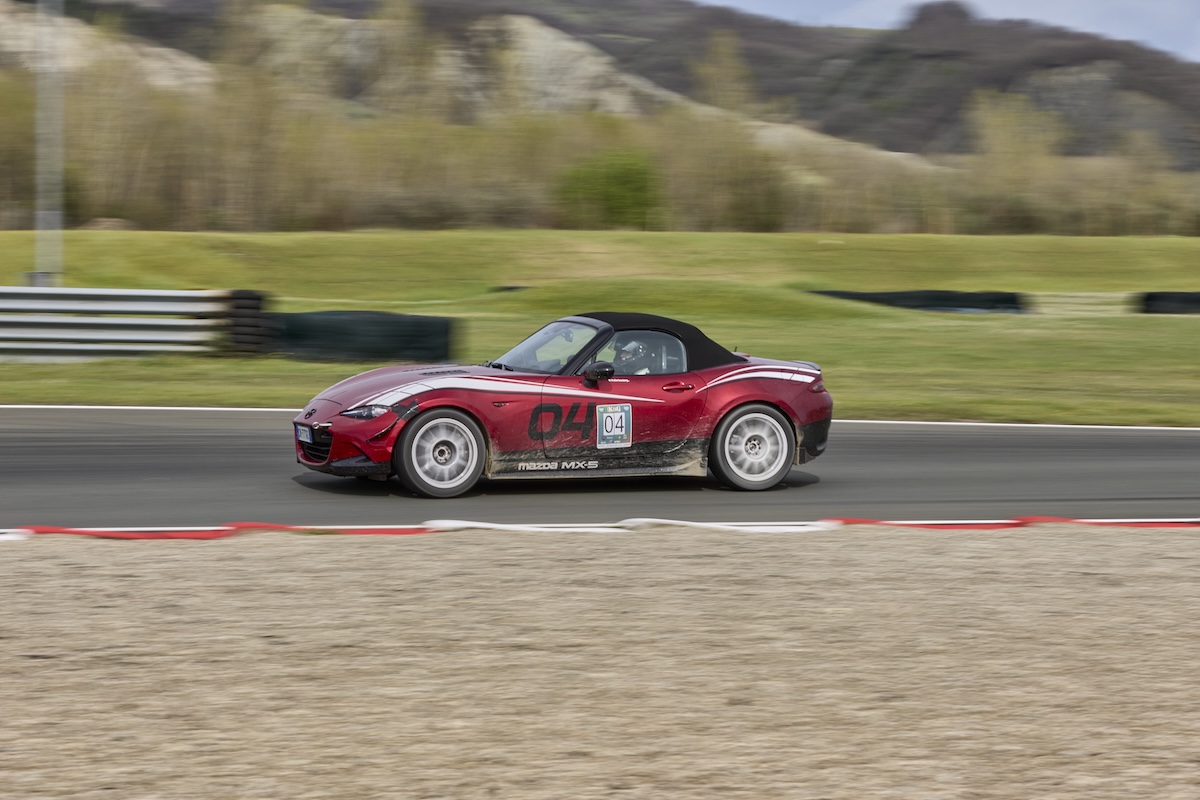 MX-5, Mazda porta a Varano il culto della roadster giapponese