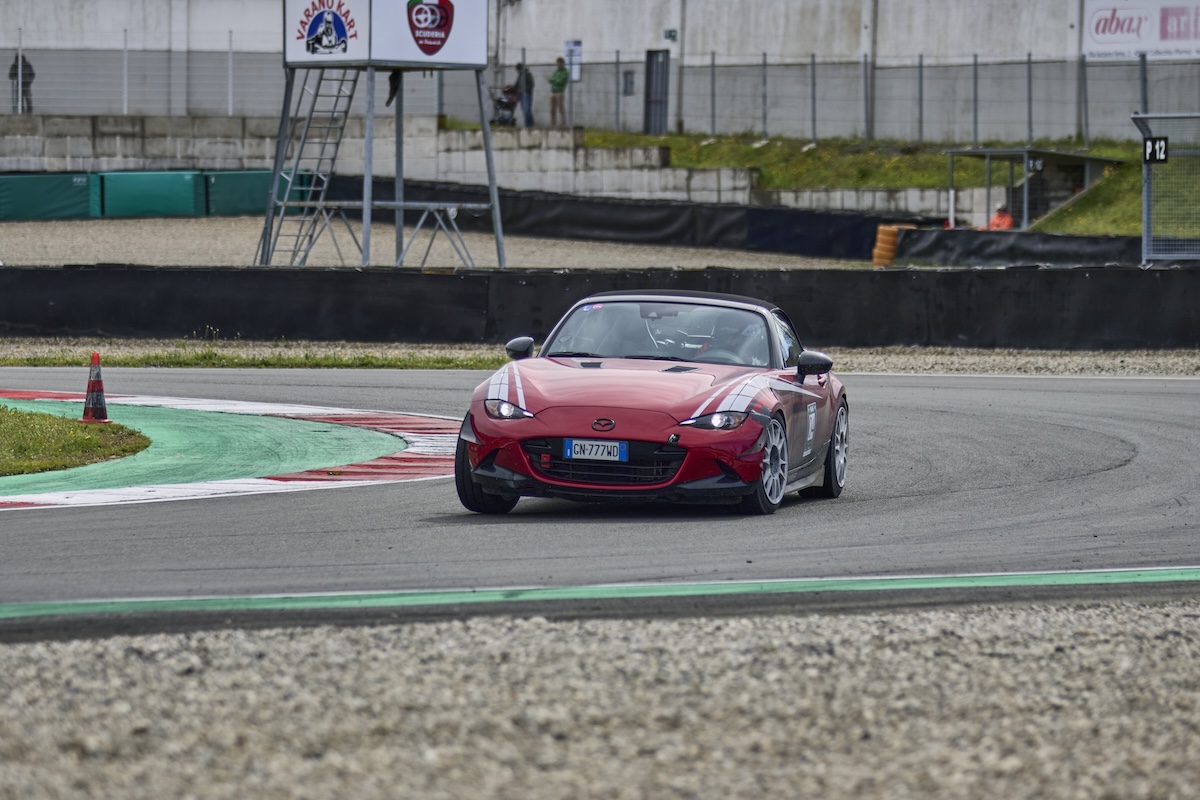 MX-5, Mazda porta a Varano il culto della roadster giapponese