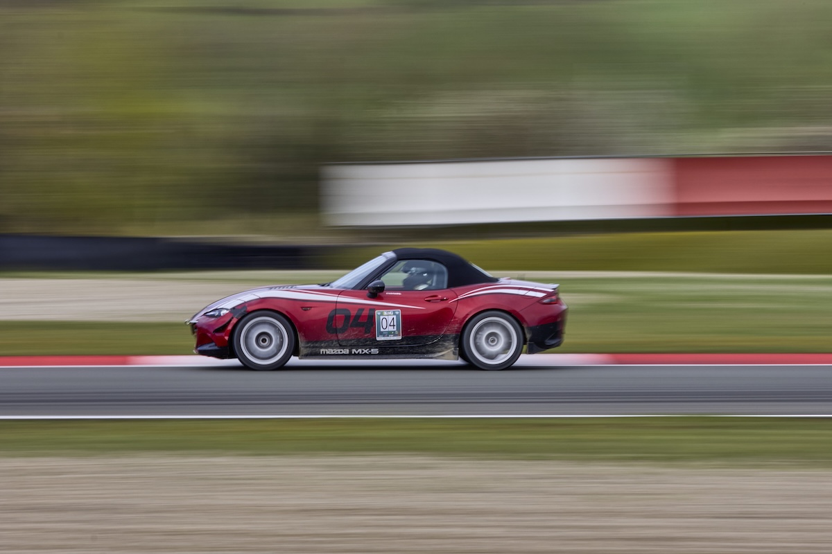 MX-5, Mazda porta a Varano il culto della roadster giapponese