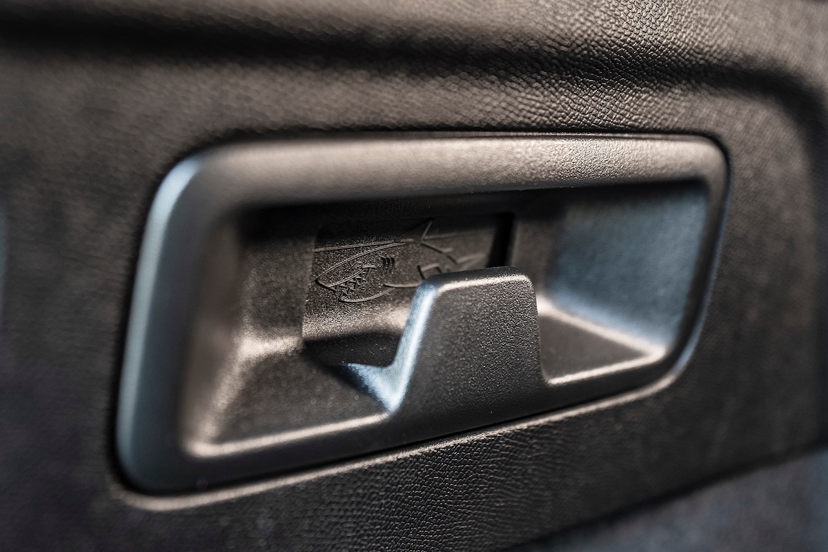 Opel Astra, gli squali segreti diventano firma di stile