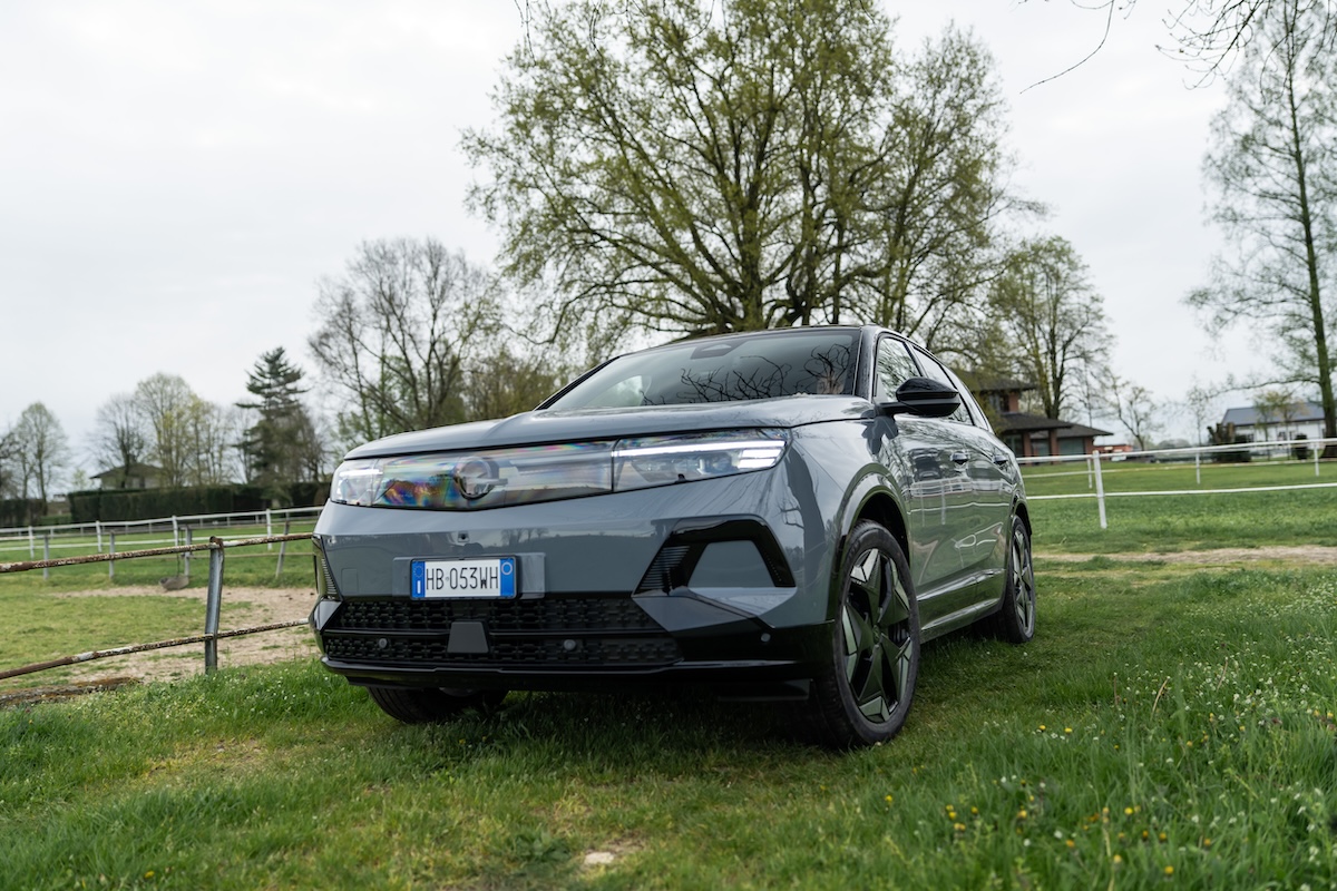 Opel Grandland Electric AWD, il SUV elettrico 4×4 da 325 CV