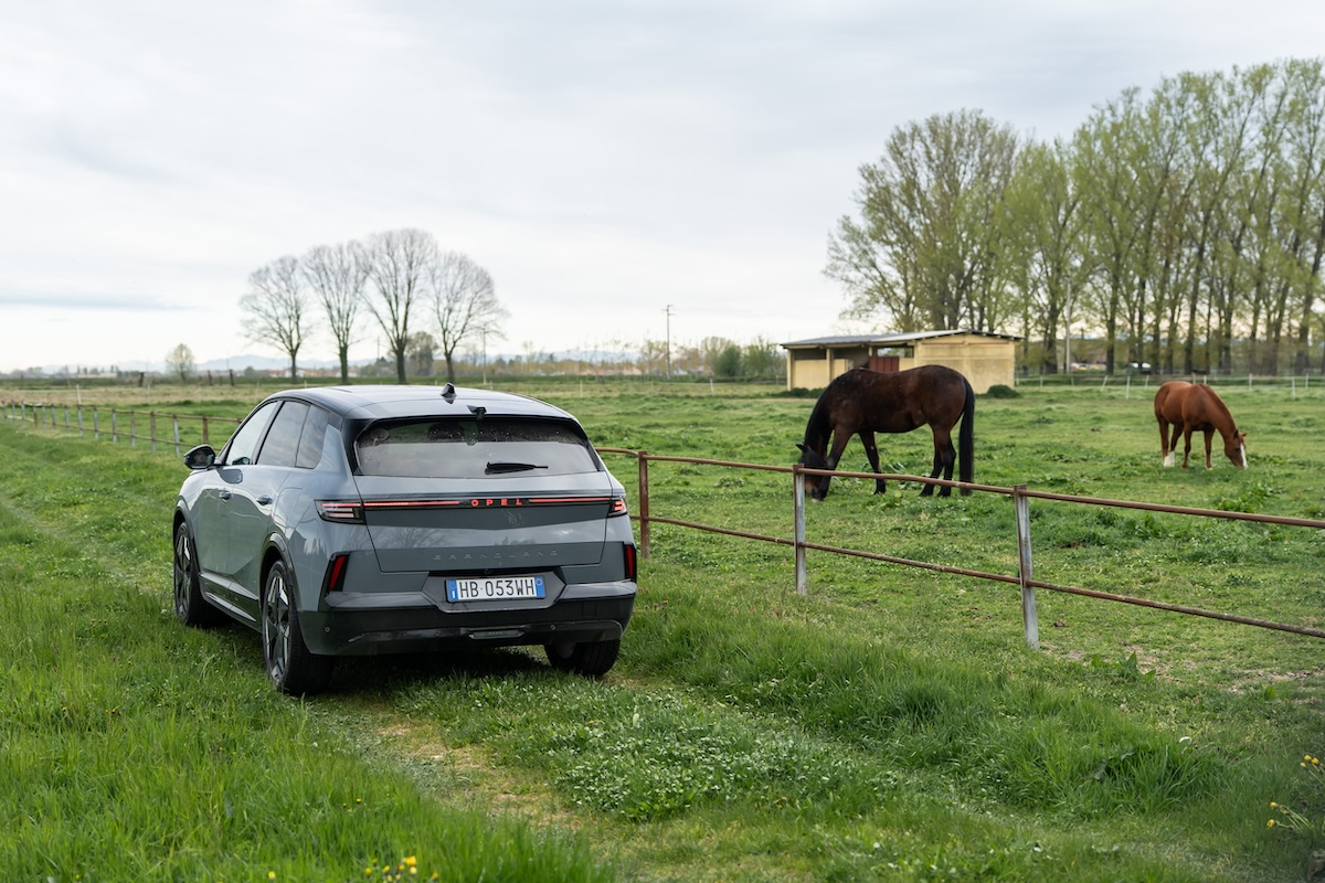 Opel Grandland Electric AWD, il SUV elettrico 4×4 da 325 CV