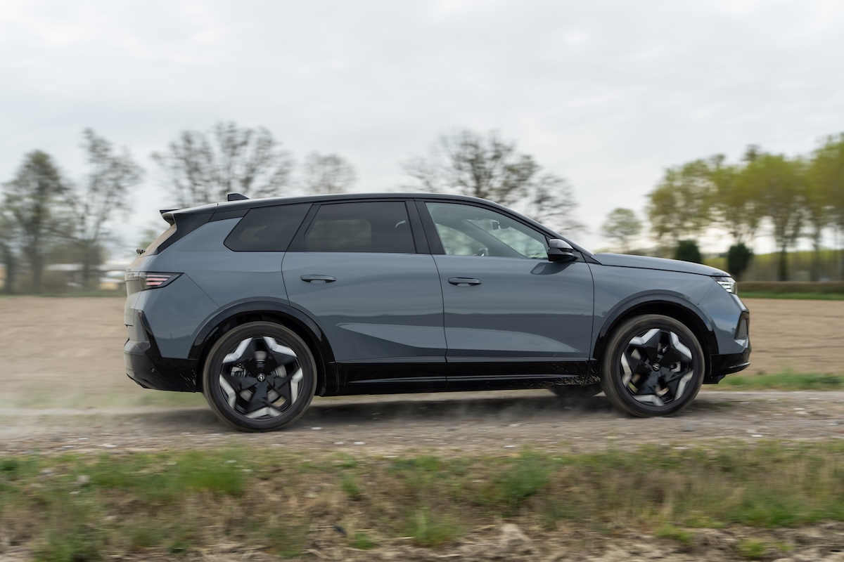 Opel Grandland Electric AWD, il SUV elettrico 4×4 da 325 CV