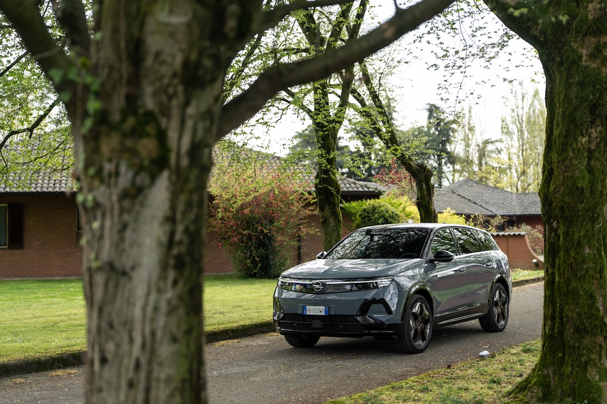 Opel Grandland Electric AWD, il SUV elettrico 4×4 da 325 CV