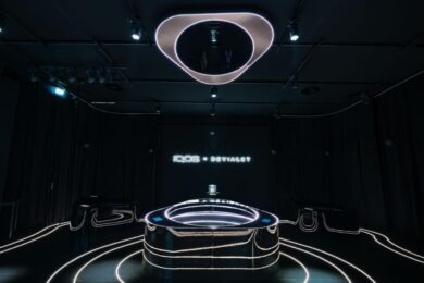 PMI protagonista alla Design Week con IQOS e Devialet: il suono diventa esperienza sensoriale