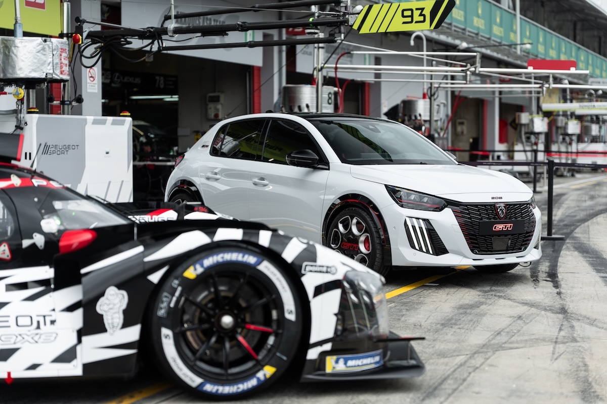 Peugeot 208 GTi torna e diventa elettrica: 280 CV e anima sportiva Peugeot 208 GTi torna e diventa elettrica: 280 CV e anima sportiva