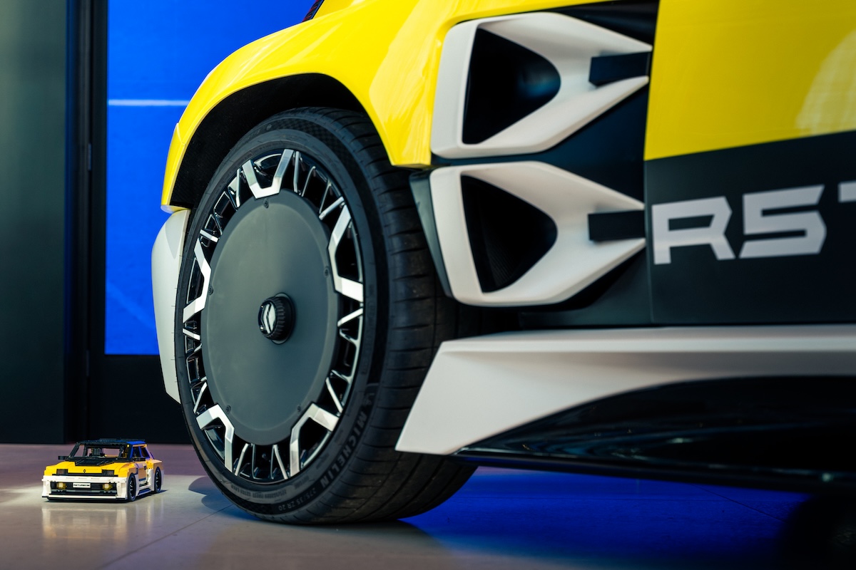 Renault 5 Turbo 3E diventa LEGO: servono 10mila voti