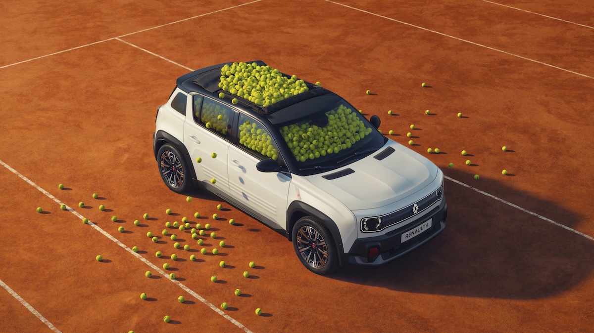 La  Renault 4 E-Tech si svela a Parigi: anteprima al Roland-Garros