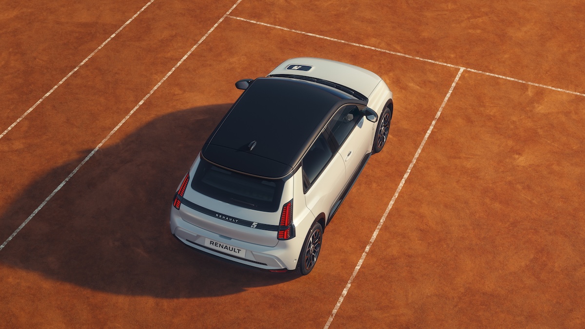 La  Renault 4 E-Tech si svela a Parigi: anteprima al Roland-Garros