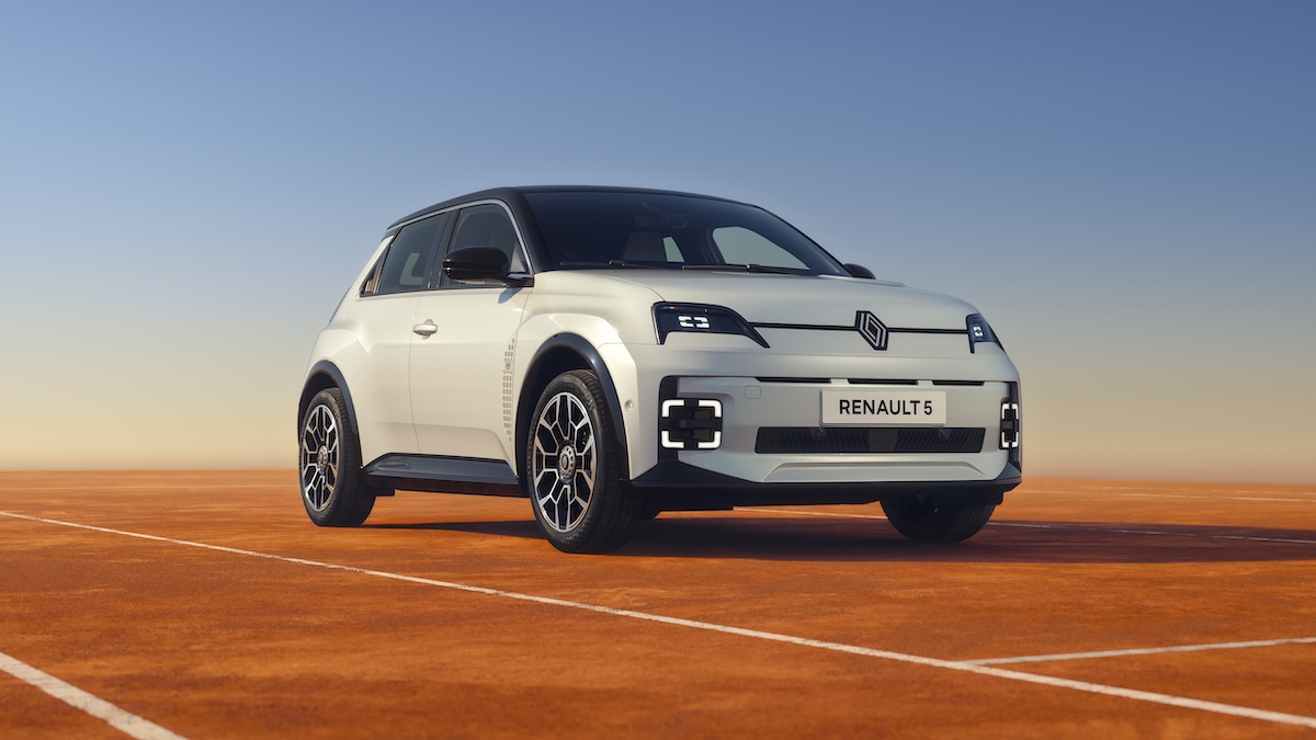 La  Renault 4 E-Tech si svela a Parigi: anteprima al Roland-Garros