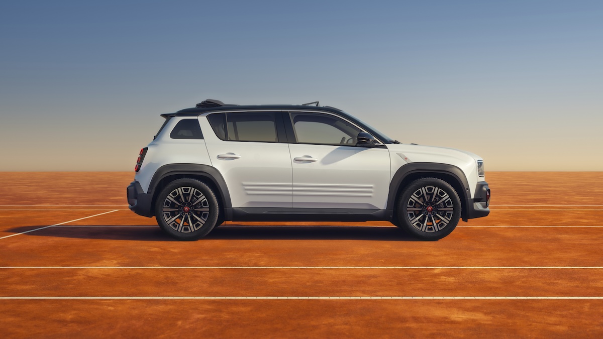 La  Renault 4 E-Tech si svela a Parigi: anteprima al Roland-Garros