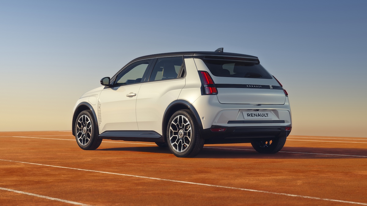 La  Renault 4 E-Tech si svela a Parigi: anteprima al Roland-Garros