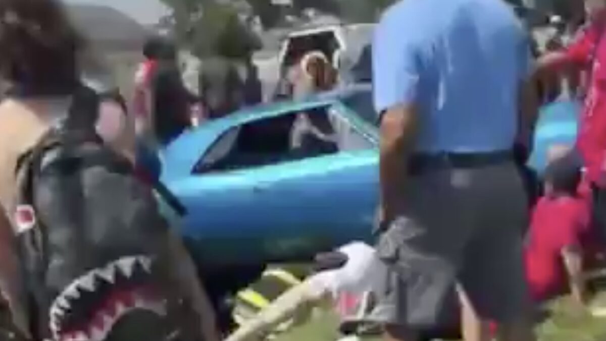 Usa, auto su una parata in Louisiana: quindici feriti. La polizia: “Guidatore non lucido” Usa, auto su una parata in Louisiana: quindici feriti. La polizia: “Guidatore non lucido”