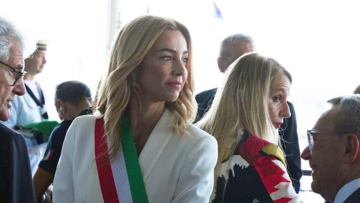 Silvia Salis, stoccata al campo largo: “La destra ha un leader riconoscibile. Ecco come si decide chi comanda” Silvia Salis, stoccata al campo largo: “La destra ha un leader riconoscibile. Ecco come si decide chi comanda”