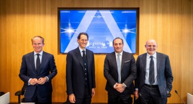 Stellantis ridisegna la governance: Elkann rieletto presidente