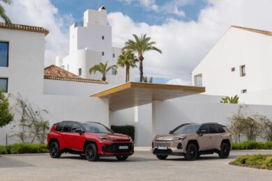 Toyota RAV4 2026, la sesta serie rilancia il SUV ibrido globale